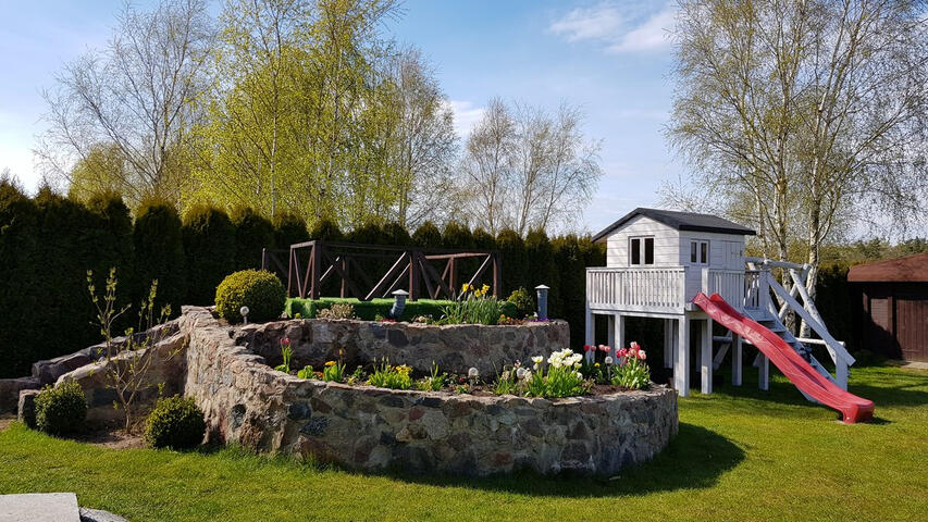 Ogród i domek dla dzieci